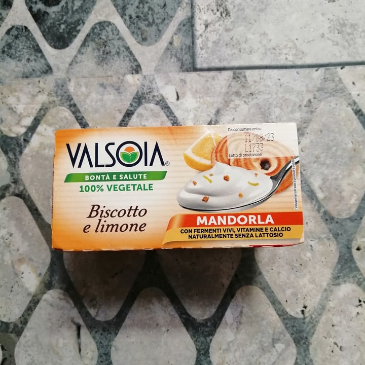 photo of Valsoia yogurt biscotto e limone shared by @anthe on  15 Aug 2023 - review