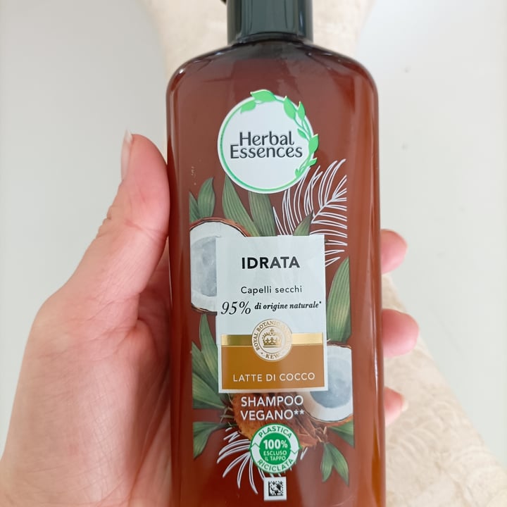 photo of Herbal Essences Shampoo Coconut Milk shared by @bibidibobidibb on  09 Apr 2023 - review