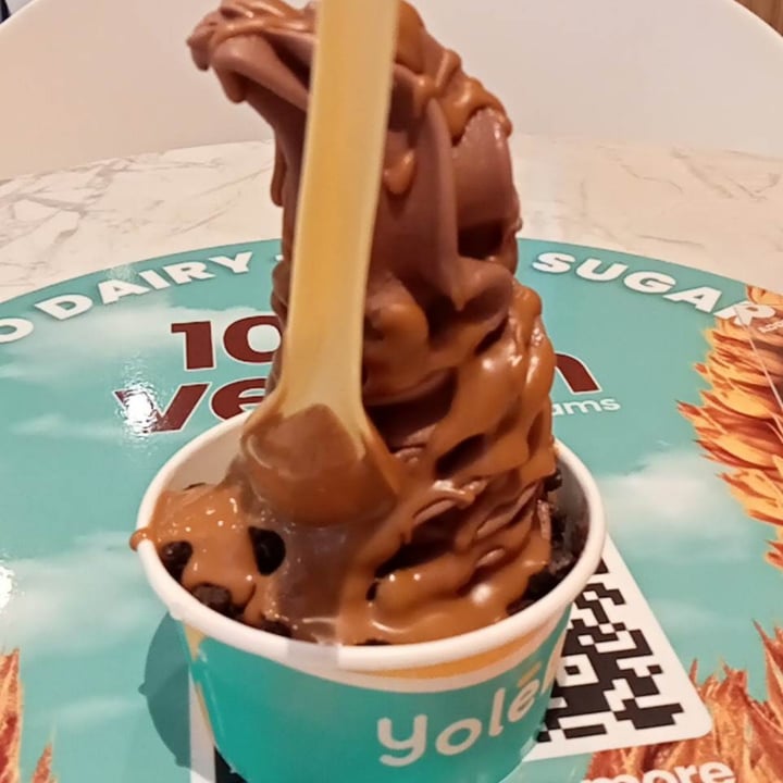 photo of Yolé Plaza Singapura Chocolate Oat Milk Ice Cream shared by @kismetcandle on  13 May 2023 - review