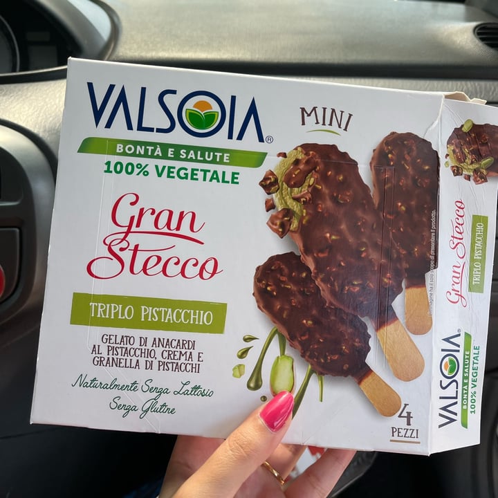 photo of Valsoia Gelato gran stecco triplo Pistacchio shared by @siria99 on  08 Jun 2023 - review