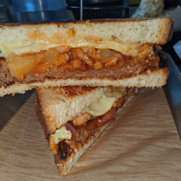 photo of 4th & State Cheesy Garlic Bread shared by @4thaanimals69 on  01 Jun 2023 - review