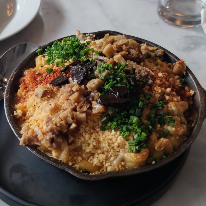 photo of Willow Vegan Bistro Truffle Mac and “Cheese” shared by @mariop13 on  16 May 2023 - review
