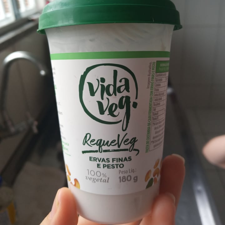 photo of Vida Veg requeijão com ervas finas e pesto shared by @vanessaaconc on  16 Jan 2023 - review