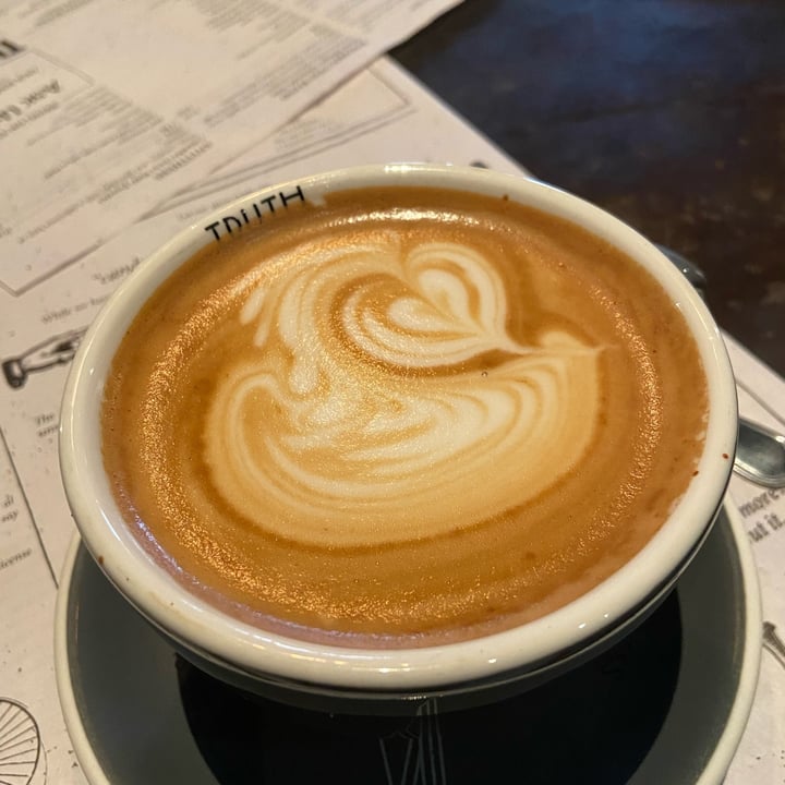 photo of Truth Coffee Roasting Oat Milk Latte shared by @phillipamitchell on  01 Aug 2023 - review