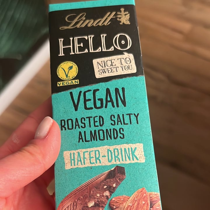 photo of Lindt Haselnuss Vegan Mit Haferdrink shared by @ladoc82 on  20 Apr 2023 - review