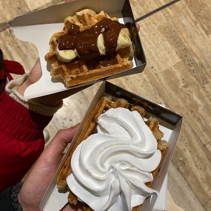 photo of Veganwaf' Vegan waffle with chocolate and banana shared by @margheretchickens on  29 Dec 2022 - review