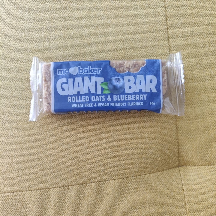photo of Ma baker Giant Bar Rolled Oats and Blueberry shared by @lukasser on  15 Aug 2023 - review
