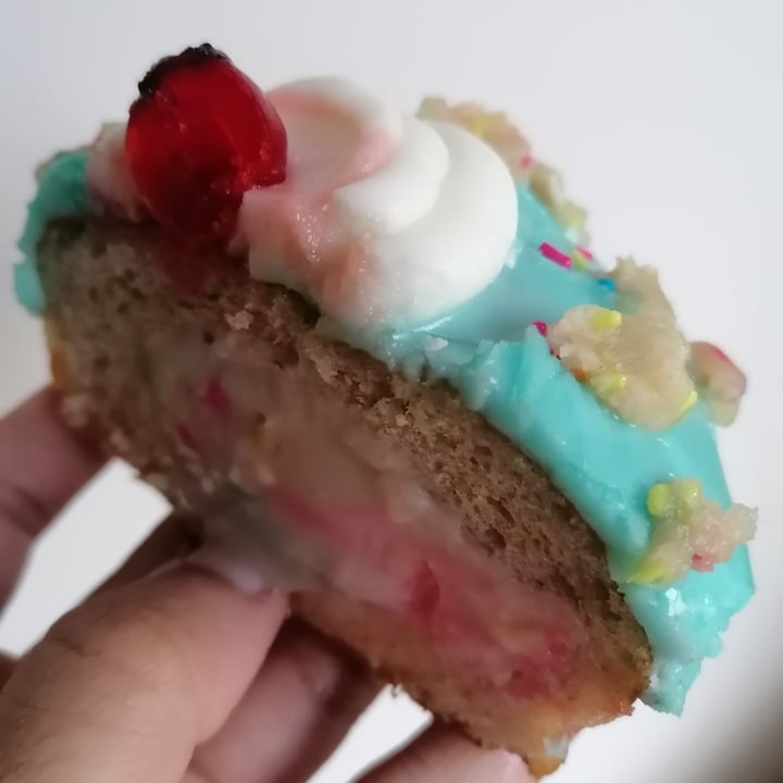 photo of Grumpy & Runt | Little Deli & Donuts Funfetti Cookie Dough Vanilla shared by @rushisushi7 on  27 Apr 2023 - review