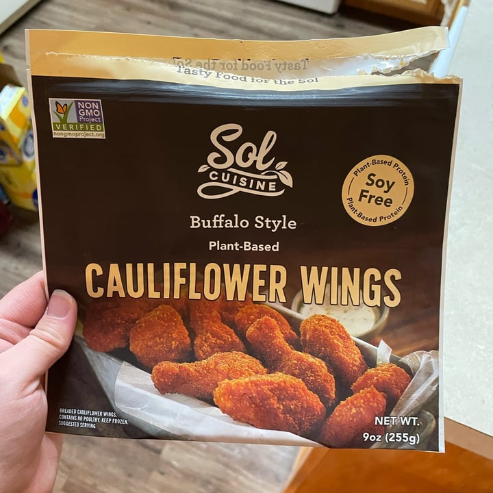 photo of Sol Cuisine Cauliflower wings Buffalo style shared by @lisseatsplants on  27 Feb 2023 - review