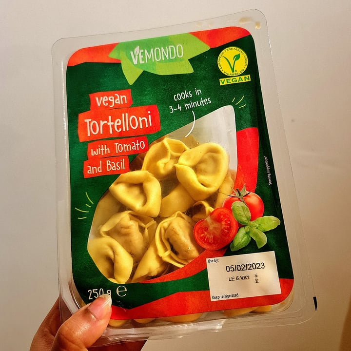 photo of Vemondo Vegan Tortelloni With Tomato And Basil shared by @bl0bfishy on  08 Jan 2023 - review