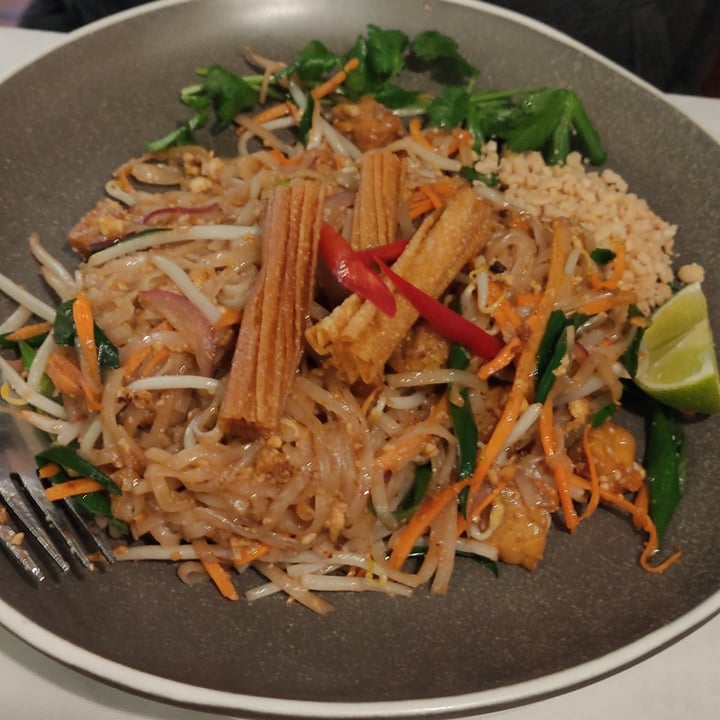 photo of Mali Vegan Thai Pad Thai shared by @frenchveganfoodie on  04 May 2023 - review