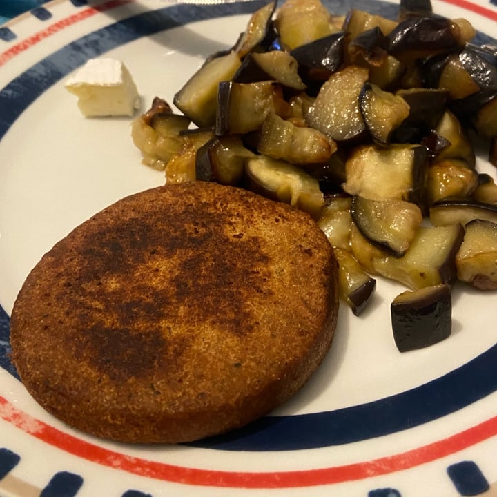 photo of Amo Essere Veg burger con melanzane e pomodori secchi shared by @brenda90210 on  27 May 2023 - review