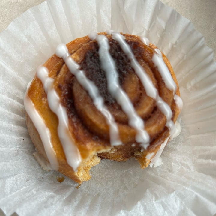 photo of Make Believe Bakery Mini Cinnamon Roll shared by @nathlena19 on  02 Apr 2023 - review
