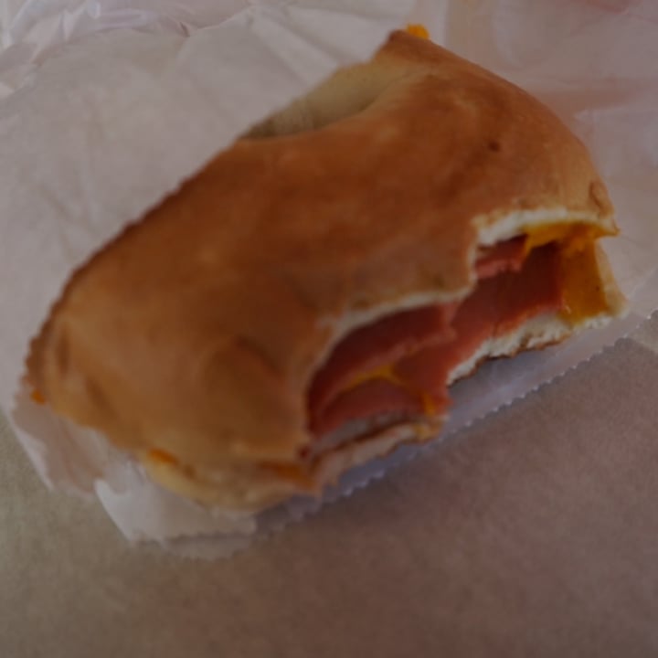 photo of Ronald's Donuts Ham Cheese Bagel shared by @veghui on  13 Jan 2023 - review