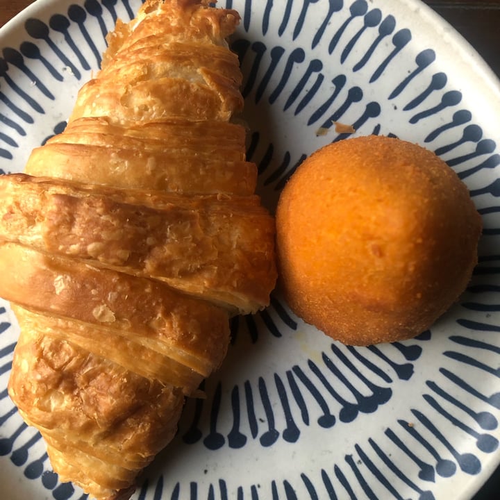 photo of We Can Veg It croissant Com Queijo shared by @leirykelly on  20 Jun 2023 - review