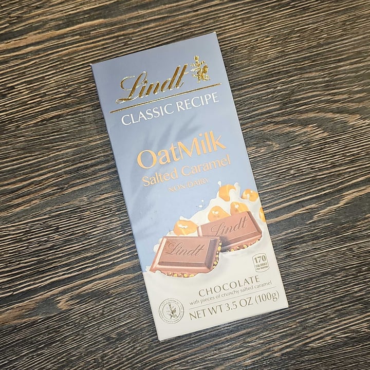 photo of Lindt Lindt Classic Recipe Oat Milk Salted Caramel Bar shared by @wynnebritton on  11 Aug 2023 - review