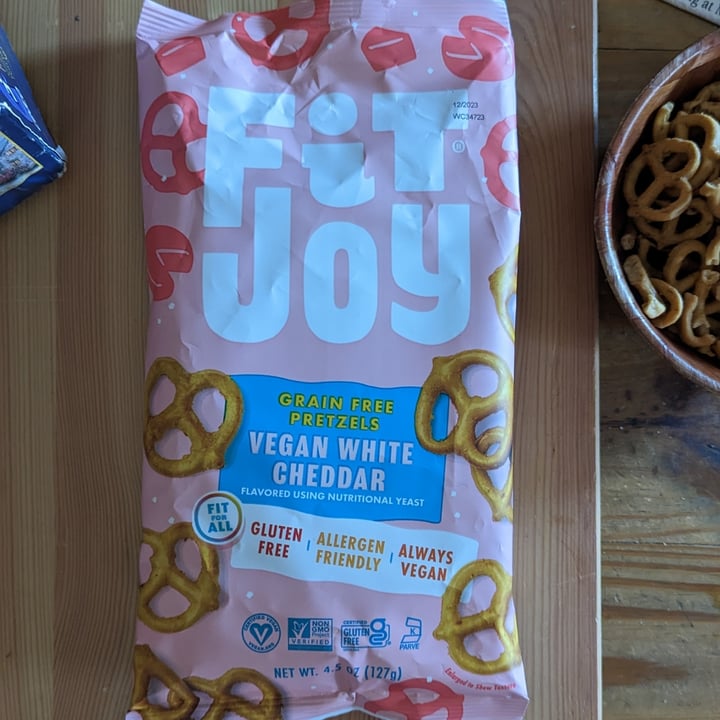 photo of FitJoy Vegan White Cheddar Grain-free Pretzels shared by @wendysmith22 on  09 Feb 2023 - review