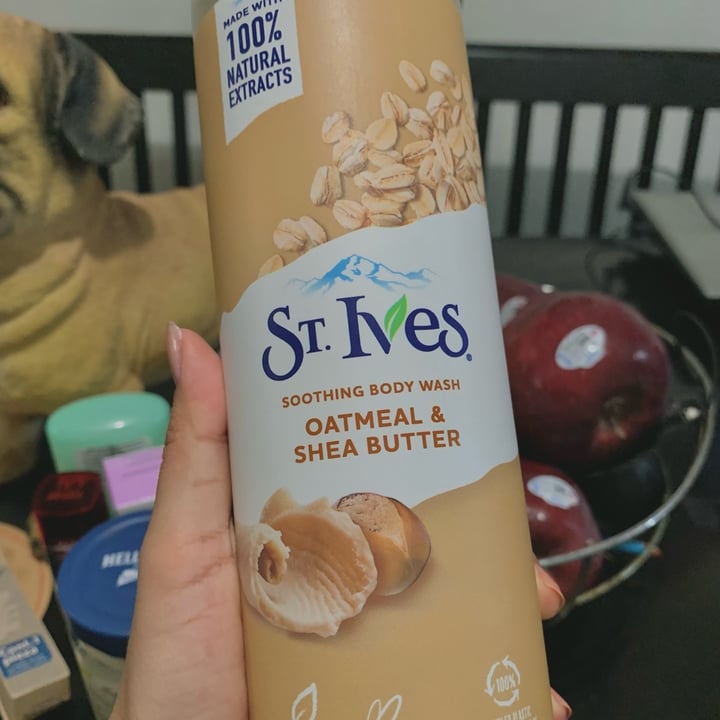 photo of St. Ives Oatmeal and Shea Butter Soothing Shower Gel shared by @loomelyy on  31 Dec 2022 - review