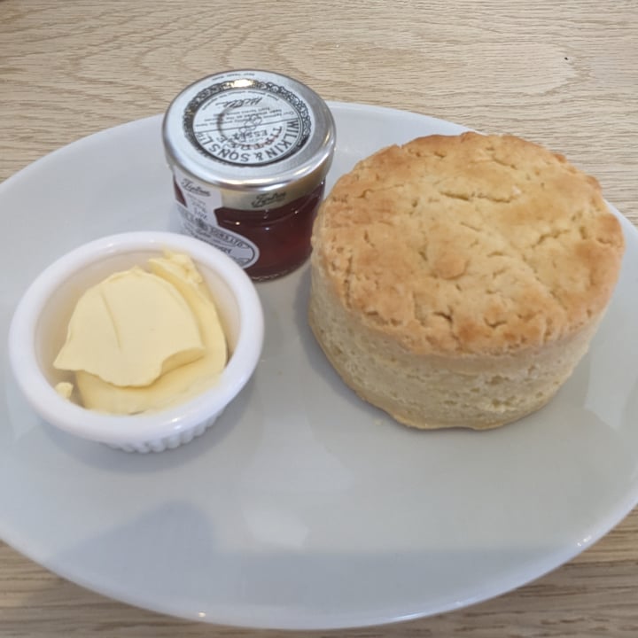 photo of The Lyndhurst Tea House Vegan scone, jam and spread shared by @baileytomkins3 on  02 May 2023 - review