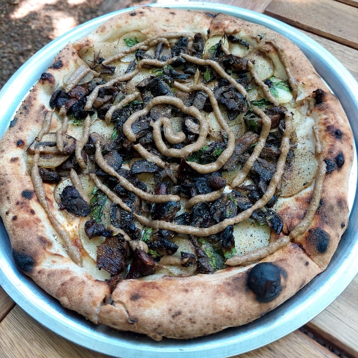 photo of Chuí Pizza de papa confitada y hongos shared by @aliasvegan on  10 Jan 2023 - review