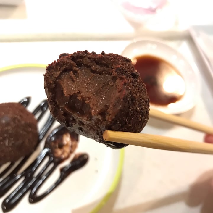 photo of Yo! Sushi Chocolate Dough-chi shared by @lordsnooks on  15 Mar 2023 - review