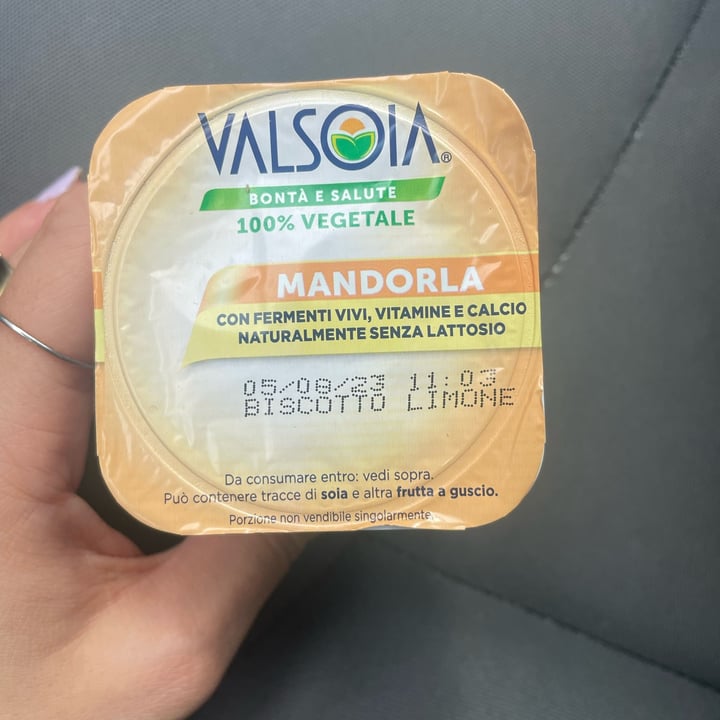 photo of Valsoia yogurt biscotto e limone shared by @aliceballestra01 on  03 Aug 2023 - review