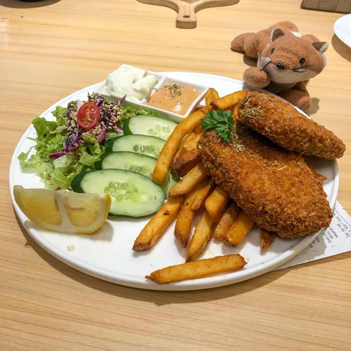 photo of Brown Poodle Cafe Classic Fish & Chips shared by @m1tch9i on  17 Mar 2023 - review