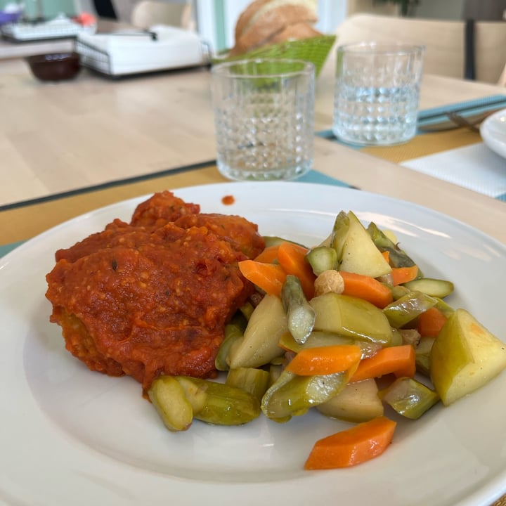 photo of gastronomia vegetariana vegana - dispensa cucina e mercato Polpette di lenticchie al sugo shared by @allimac on  22 Mar 2023 - review