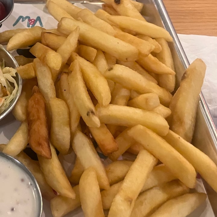 photo of הטבעונית J17 fries shared by @matimemes on  01 Jan 2023 - review