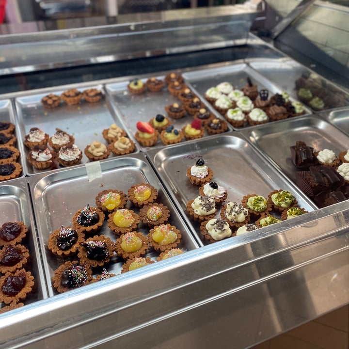 photo of Zia ESTERINA GELATERIA Pasticcini vegani shared by @animalionline on  08 Jan 2023 - review
