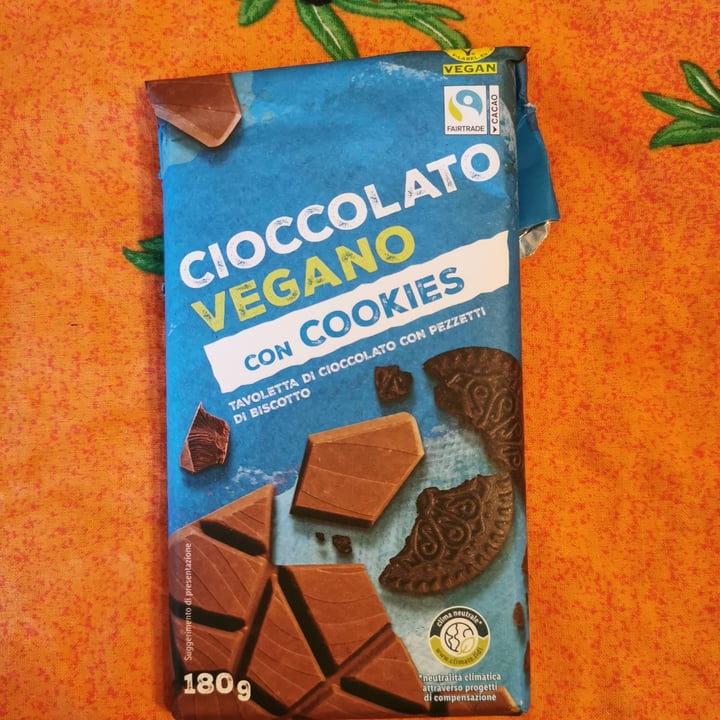 photo of Vemondo Cioccolato vegano con cookies shared by @eleonor-a on  14 Jan 2023 - review