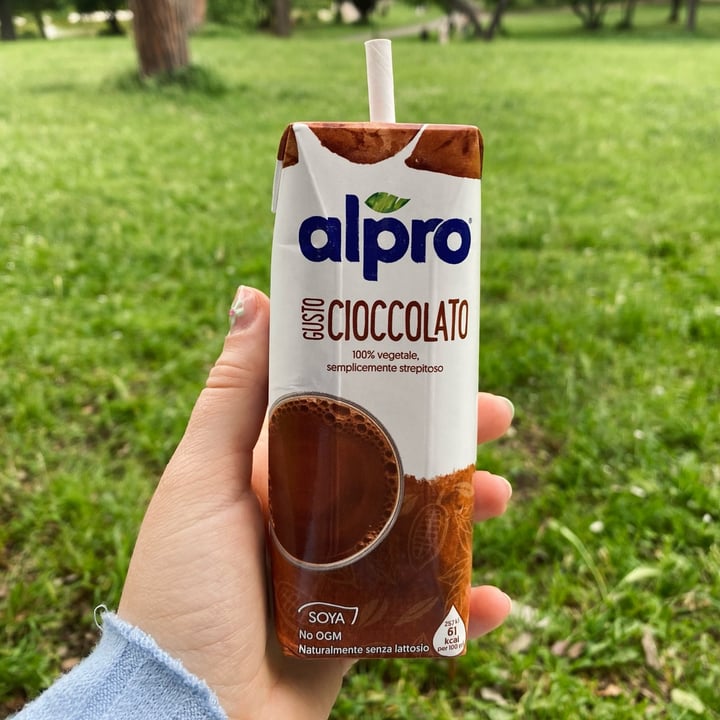 photo of Alpro Bevanda a base di soia al gusto di cioccolato shared by @emmis on  16 May 2023 - review