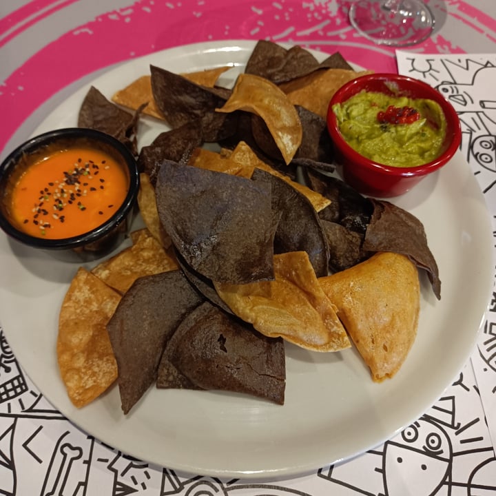 photo of Mahara Nachos Con Guacamole Y Queso Vegano shared by @lispm on  01 Apr 2023 - review