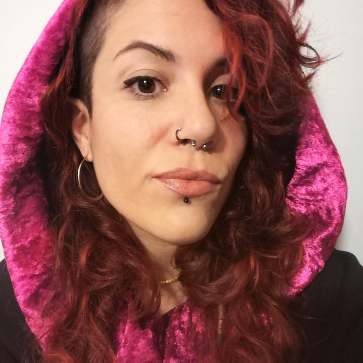 photo of maszynownia crop velour hoodie - fucsia shared by @lagatta86 on  13 Jan 2023 - review