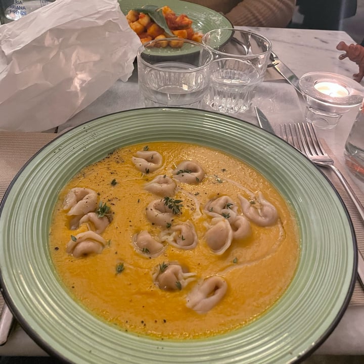 photo of L'OV Osteria Vegetariana tortellini vegani su vellutata di zucca shared by @aliceballestra01 on  31 Jul 2023 - review