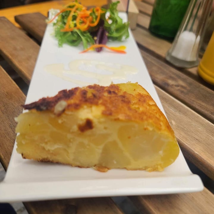 photo of Veganitessen Tortilla de patatas clásica shared by @bessiebean on  11 May 2023 - review