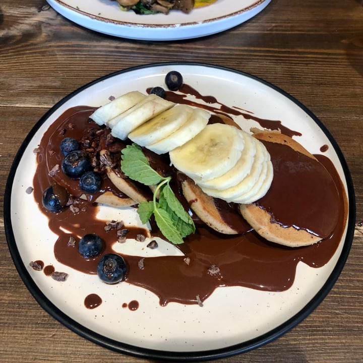 photo of Equilibrium Cafè Brvnch&Coffee Pancakes con chocolate y plátano shared by @izaskunquilez on  05 Apr 2023 - review