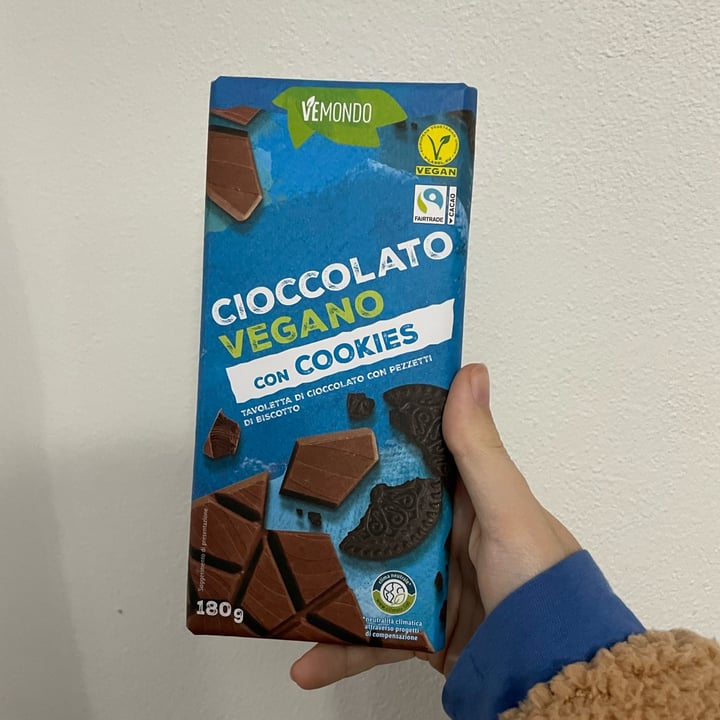 photo of Vemondo Cioccolato vegano con cookies shared by @marty97 on  09 Jan 2023 - review