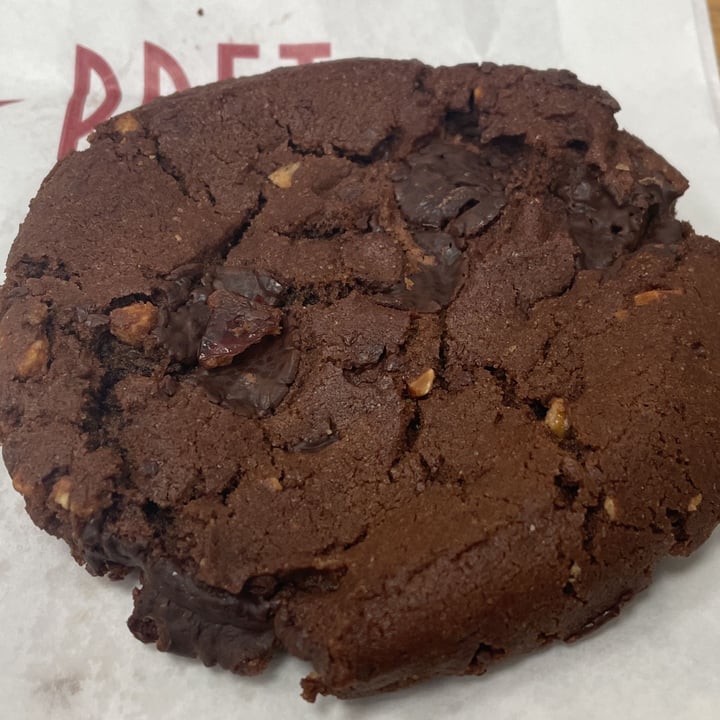 photo of Pret A Manger Dark Chocolate & Almond Butter Cookie shared by @bryanvegan on  20 Jan 2023 - review