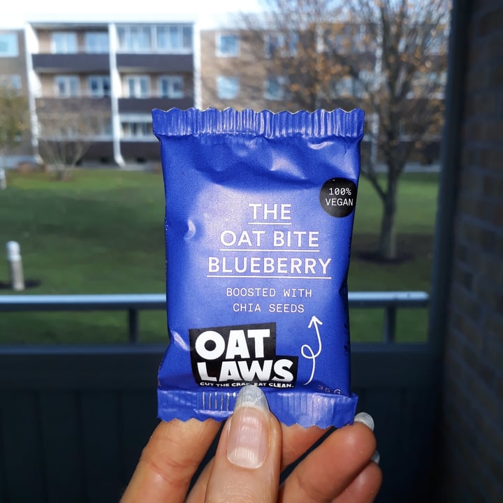 photo of Oatlaws The oat bite Blueberry shared by @adropoceanic on  26 May 2023 - review