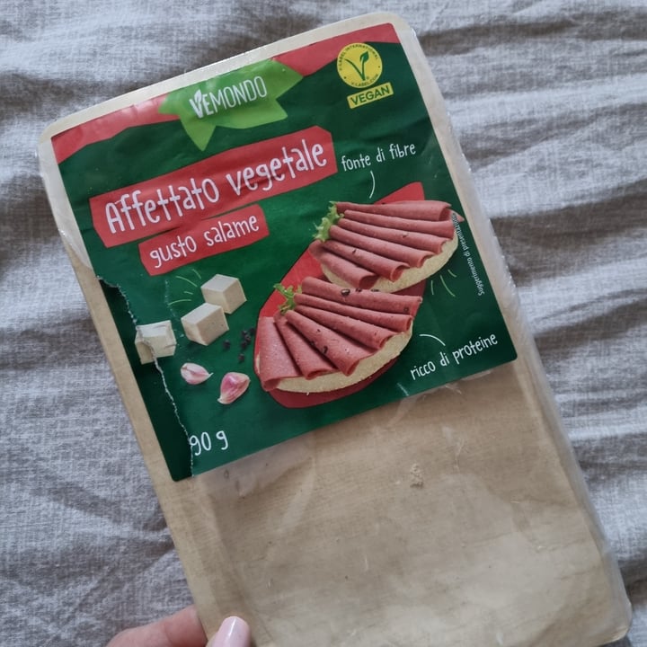 photo of Vemondo Affettato Vegetale Gusto Salame shared by @lindalin on  06 Aug 2023 - review