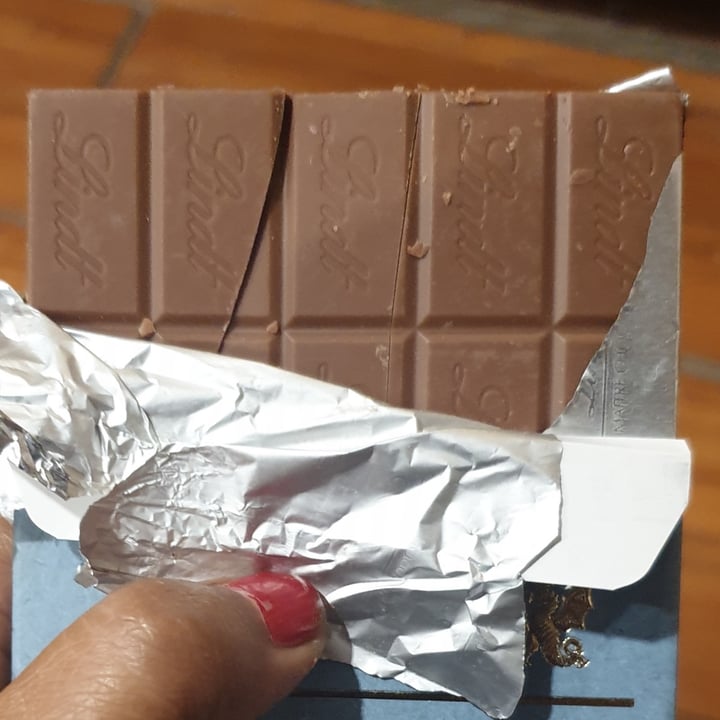 photo of Lindt Classic Vegan Mit Haferdrink shared by @esha16 on  28 Mar 2023 - review