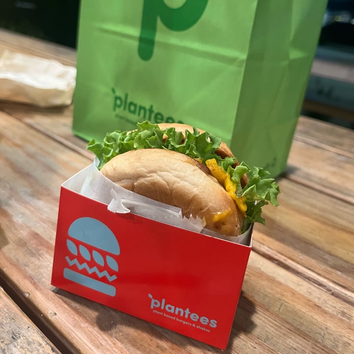 photo of Plantees Single Burger shared by @kirbylove on  07 Jan 2023 - review