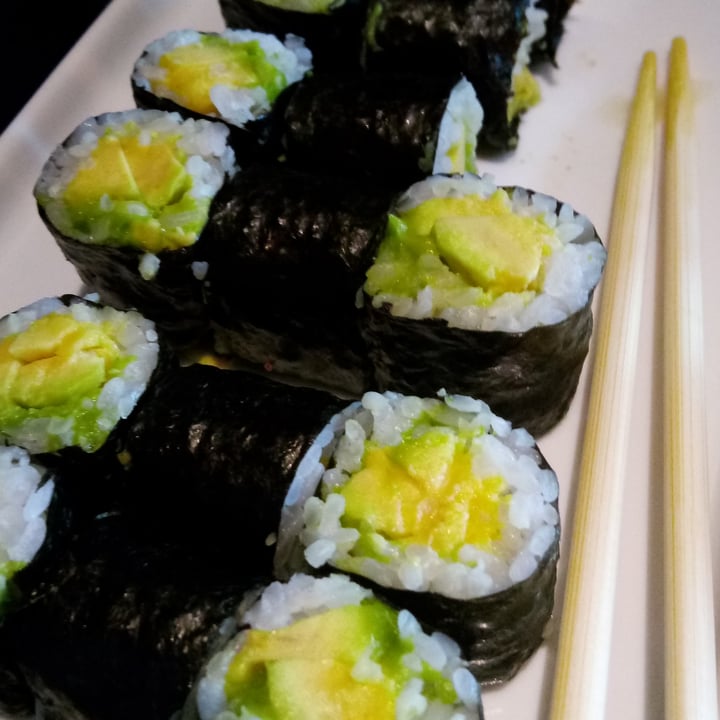 photo of Famoso Sushi Asian Restaurant Hosomaki Avocado shared by @lillybootz on  13 Aug 2023 - review