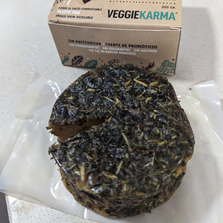 photo of Veggie Karma Queso Semicurado con Hierbas Provenzales shared by @vanessaprats on  23 Jul 2023 - review