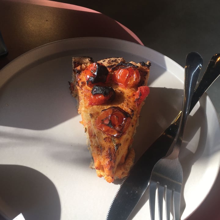 photo of JACA BÔ-AH Quiche De Tomate Confit shared by @larissagiro on  15 Jul 2023 - review