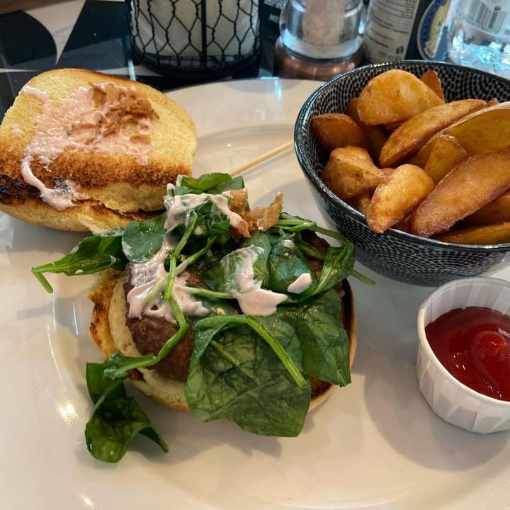 photo of Bowls And More Vegan Burger shared by @fravegan on  22 May 2023 - review