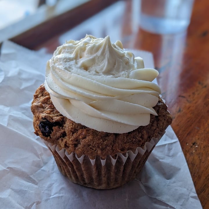 photo of Hard Times Cafe Vegan Carrot Cake Cupcake shared by @iszy on  02 Mar 2023 - review