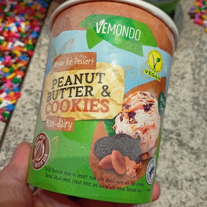 photo of Vemondo Gelato Peanutbutter & Cookies shared by @marinasacco on  06 Feb 2023 - review