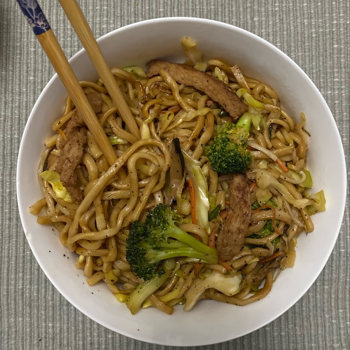 photo of Vegan Deadly Sins Vegan Chicken Chow Mein shared by @eblackwood on  30 Jan 2023 - review